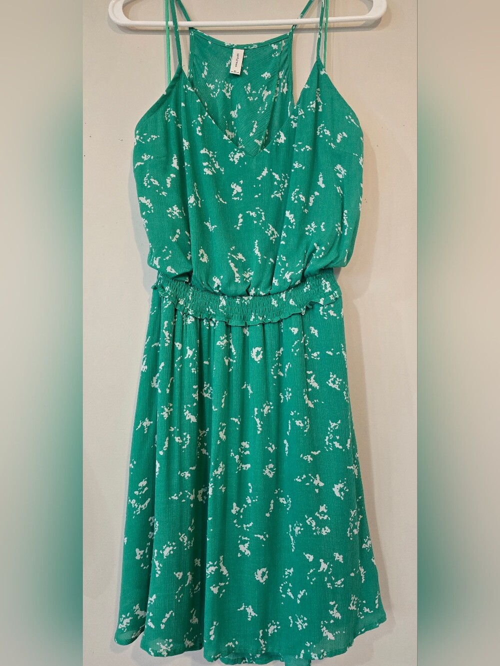 Women's Size M. Gentle Fawn. Green and White  V-Neck Dress. Flutter Open Back.